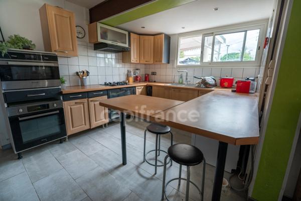 À vendre 452 000€ – Ensemble immobilier composé de 2 maisons indépendantes avec piscine – Saint-André (97440)