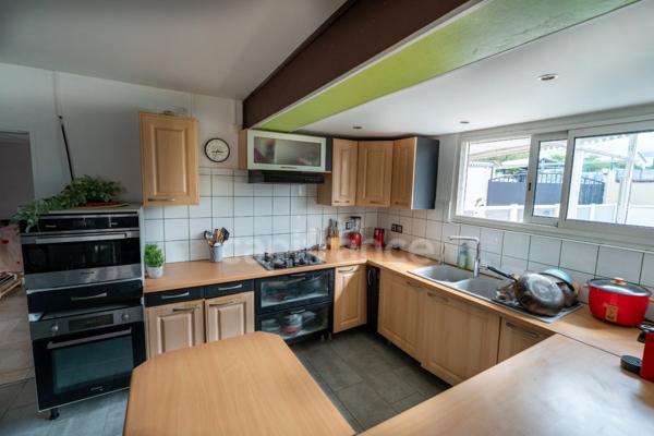 À vendre 452 000€ – Ensemble immobilier composé de 2 maisons indépendantes avec piscine – Saint-André (97440)