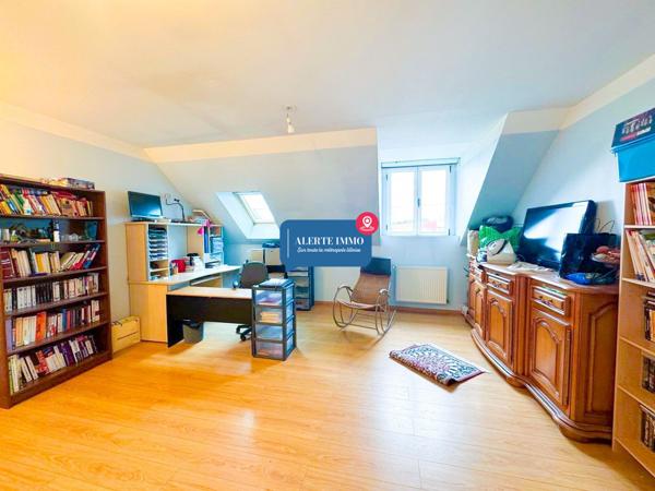 Large maison individuelle en retrait de rue de 282 m2 hab sur un terrain de 650 m2