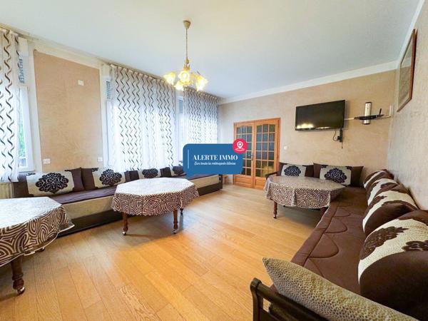 Large maison individuelle en retrait de rue de 282 m2 hab sur un terrain de 650 m2