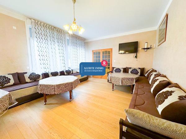 Large maison individuelle en retrait de rue de 282 m2 hab sur un terrain de 650 m2