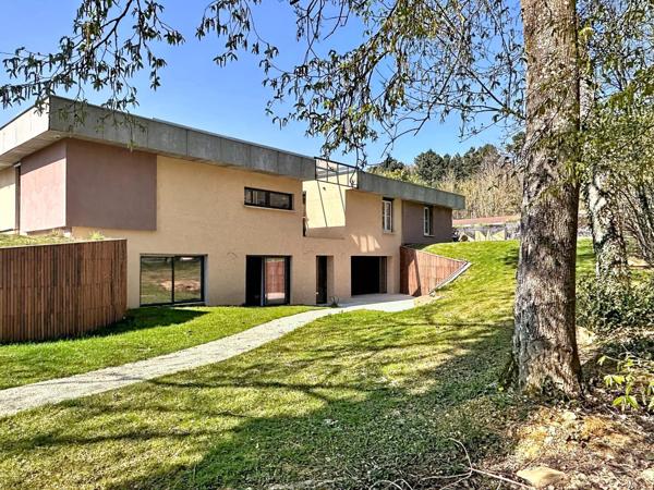 Propriété hors norme au style contemporain