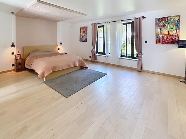 Propriété hors norme au style contemporain