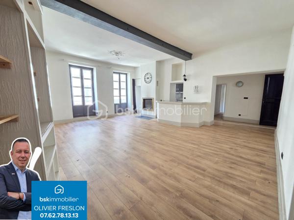 Magnifique appartement de type T3  de 95m² en hypercentre ville de Nevers

Situé dans une petite copropriété, au premier étage d'un immeuble sans ascenseur, dans un quartier très prisé de Nevers, en hyper centre ville, proche des écoles, commerces et commodités, nous vous présentons ce magnifique appartement de type T3 d'une surface Loi Carrez de
95m², proposant 3 pièces, comprenant salon, séjour,, cuisine indépendante, aménagée et équipée, salle de bain, wc 2 chambres, buanderie et une cave .
Cet appartement propose une grande entrée, dont le dégagement dessert toutes les pièces.
A gauche de l'entrée, cet appartement propose un salon et séjour de 40m², qui dispose d'un insert de cheminée pour de belles soirées au coin du feu, ainsi que de deux grandes portes fenêtres pour une belle luminosité.
Le salon séjour dessert un wc indépendant, une buanderie pour le côté pratique, ainsi qu'une cuisine indépendante, aménagée et équipée, qui correspond aussi avec l'entrée. 
A gauche de l'entrée, un dégagement de couloir dessert une salle de bain avec baignoire et douche, ainsi que 2 chambres de 9m² et 19m², cette dernière disposant d'un placard  penderie. 
Cet appartement propose également une grande cave en pierres apparentes .
Tous les sols de cet appartement sont en parquet (entrée, dégagement, wc , salon séjour, salle de bain et petite chambre),en linoléum (cuisine) ou en parquet chêne authentique (grande chambre), il dispose d'une isolation double vitrage bois, de volets bois standards, d'un chauffage de type électrique ou bois (insert),  ainsi que d"un ballon production d'eau chaude.

Photos supplémentaires disponibles sur BSK IMMOBILIER > Nos conseillers > Olivier FRESLON.
Pour tout renseignement complémentaire ou pour une visite, contactez moi au 07.62.78.13.13

Les plus de cet appartement : Le quartier en hyper centre ville proches de toutes les commodités, l'environnement très calme, la résidence sécurisée, son agencement intérieur avec son grand salon séjour, sa cuisine aménagée et équipée, sa cave.

Idéal pour un premier achat vous serez séduits par les atouts de ce bel appartement, c'est un vrai coup de coeur !!