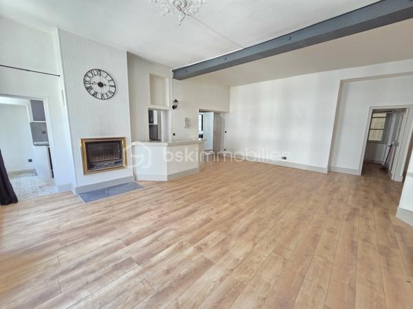 Magnifique appartement de type T3  de 95m² en hypercentre ville de Nevers

Situé dans une petite copropriété, au premier étage d'un immeuble sans ascenseur, dans un quartier très prisé de Nevers, en hyper centre ville, proche des écoles, commerces et commodités, nous vous présentons ce magnifique appartement de type T3 d'une surface Loi Carrez de
95m², proposant 3 pièces, comprenant salon, séjour,, cuisine indépendante, aménagée et équipée, salle de bain, wc 2 chambres, buanderie et une cave .
Cet appartement propose une grande entrée, dont le dégagement dessert toutes les pièces.
A gauche de l'entrée, cet appartement propose un salon et séjour de 40m², qui dispose d'un insert de cheminée pour de belles soirées au coin du feu, ainsi que de deux grandes portes fenêtres pour une belle luminosité.
Le salon séjour dessert un wc indépendant, une buanderie pour le côté pratique, ainsi qu'une cuisine indépendante, aménagée et équipée, qui correspond aussi avec l'entrée. 
A gauche de l'entrée, un dégagement de couloir dessert une salle de bain avec baignoire et douche, ainsi que 2 chambres de 9m² et 19m², cette dernière disposant d'un placard  penderie. 
Cet appartement propose également une grande cave en pierres apparentes .
Tous les sols de cet appartement sont en parquet (entrée, dégagement, wc , salon séjour, salle de bain et petite chambre),en linoléum (cuisine) ou en parquet chêne authentique (grande chambre), il dispose d'une isolation double vitrage bois, de volets bois standards, d'un chauffage de type électrique ou bois (insert),  ainsi que d"un ballon production d'eau chaude.

Photos supplémentaires disponibles sur BSK IMMOBILIER > Nos conseillers > Olivier FRESLON.
Pour tout renseignement complémentaire ou pour une visite, contactez moi au 07.62.78.13.13

Les plus de cet appartement : Le quartier en hyper centre ville proches de toutes les commodités, l'environnement très calme, la résidence sécurisée, son agencement intérieur avec son grand salon séjour, sa cuisine aménagée et équipée, sa cave.

Idéal pour un premier achat vous serez séduits par les atouts de ce bel appartement, c'est un vrai coup de coeur !!