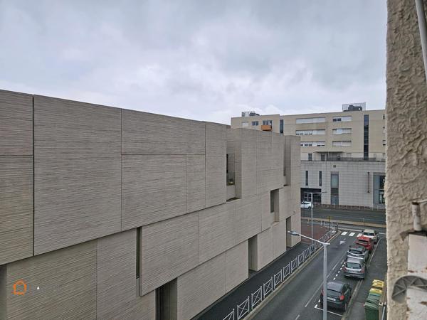 Centre ville proche polygone appartement avec garage et cave