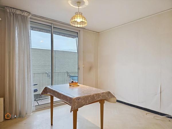 Centre ville proche polygone appartement avec garage et cave