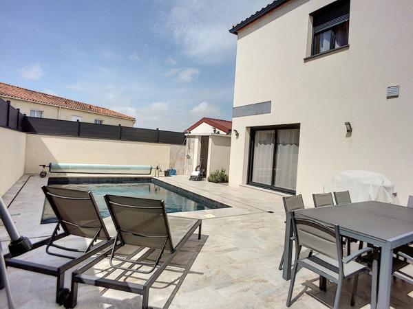 Vente                                                      Villa
                        
                     12 pièces                      273 m2                     à Villeneuve-de-la-Raho