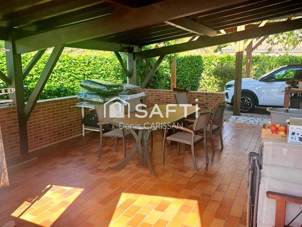 Périgourdine 5 pièces + piscine + garage double + carport