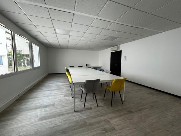 Immeuble de bureaux de 870 m² en location à Mérignac proche aéroport et tramway