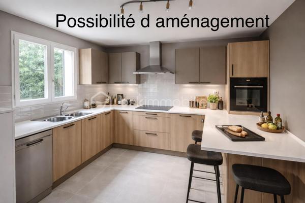 Dans le bourg de Savigny le temple, à 2 pas de Cesson cette maison familiale n’attend qu’une nouvelle famille pour reprendre vie.
Le calme sera la première chose que vous remarquerez en découvrant cette maison.
Elle s’ouvre sur une entrée cathédrale qui vous amène sur une cuisine, qui peut s’ouvrir sur le salon si vous le souhaitez, puis une pièce à vivre modulable en 2 ou 3 temps autour de sa cheminée, pour un total de 66m2 et ses 2 terrasses. 
Ce niveau est complété par une pièce en mezzanine pouvant être un bureau ou une chambre, mais aussi un garage, une salle d’eau et un toilette 
A l’étage, 3 grandes chambres dont une suite parentale et sa salle d eau qui raviront tous les membres de la famille et une salle de bain

Cette maison a été construite sur un terrain à taille humaine (430m2), sans aucun vis à vis, à 2 pas des écoles et des commerces , et à 8 mn à pied de la gare de Cesson