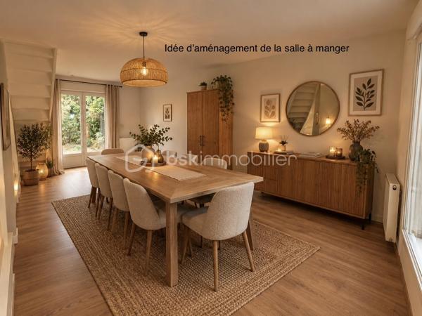 Dans le bourg de Savigny le temple, à 2 pas de Cesson cette maison familiale n’attend qu’une nouvelle famille pour reprendre vie.
Le calme sera la première chose que vous remarquerez en découvrant cette maison.
Elle s’ouvre sur une entrée cathédrale qui vous amène sur une cuisine, qui peut s’ouvrir sur le salon si vous le souhaitez, puis une pièce à vivre modulable en 2 ou 3 temps autour de sa cheminée, pour un total de 66m2 et ses 2 terrasses. 
Ce niveau est complété par une pièce en mezzanine pouvant être un bureau ou une chambre, mais aussi un garage, une salle d’eau et un toilette 
A l’étage, 3 grandes chambres dont une suite parentale et sa salle d eau qui raviront tous les membres de la famille et une salle de bain

Cette maison a été construite sur un terrain à taille humaine (430m2), sans aucun vis à vis, à 2 pas des écoles et des commerces , et à 8 mn à pied de la gare de Cesson