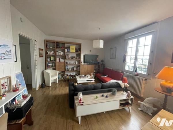 Carnac – Maison de ville avec cour privée en plein centre