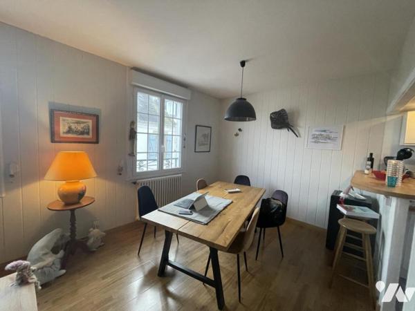 Carnac – Maison de ville avec cour privée en plein centre