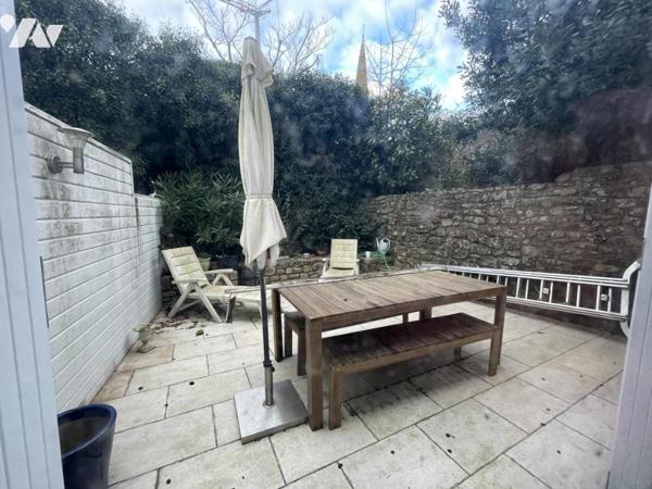 Carnac – Maison de ville avec cour privée en plein centre