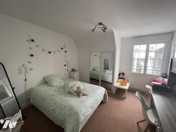 Carnac – Maison de ville avec cour privée en plein centre