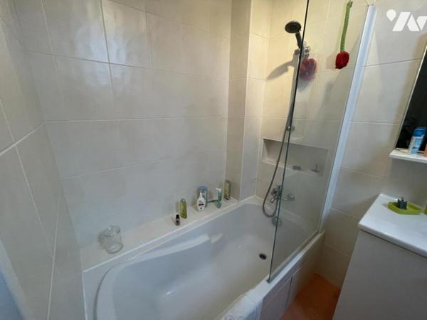 Carnac – Maison de ville avec cour privée en plein centre