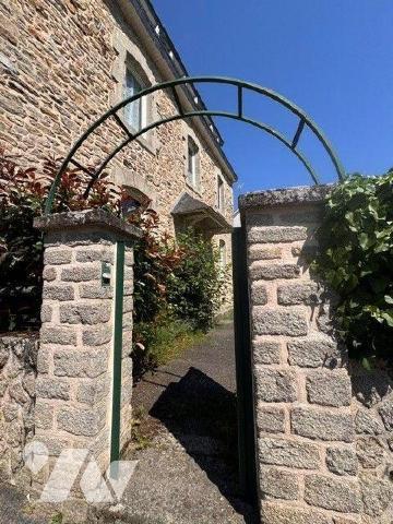 A vendre maison avec jardinet à QUIMPERLE (29)

Dans un quartier calme et recherché, à proxim...