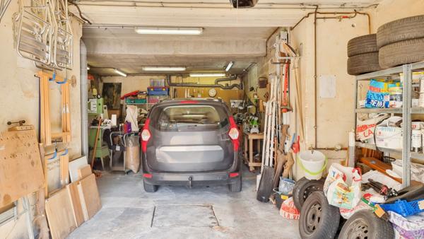 Triplex lumineux avec terrasse  garage et buanderie vendu avec un studio indépendant