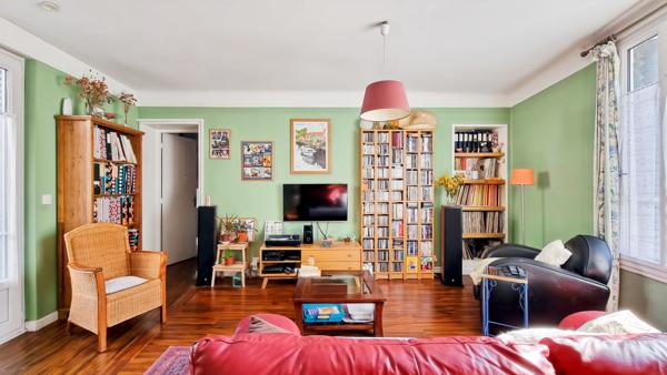 Triplex lumineux avec terrasse  garage et buanderie vendu avec un studio indépendant