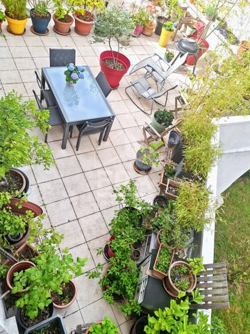 Triplex lumineux avec terrasse  garage et buanderie vendu avec un studio indépendant