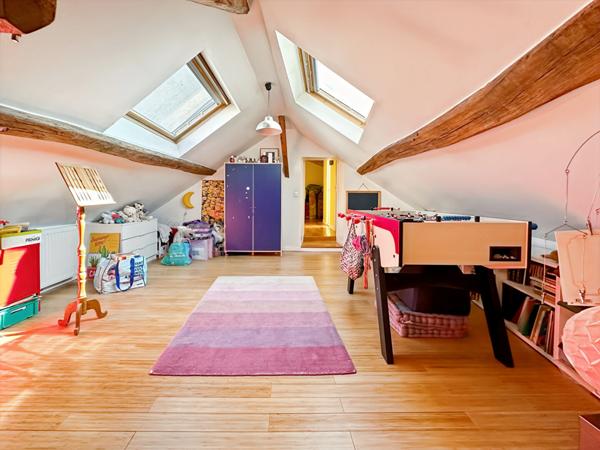 Triplex lumineux avec terrasse  garage et buanderie vendu avec un studio indépendant