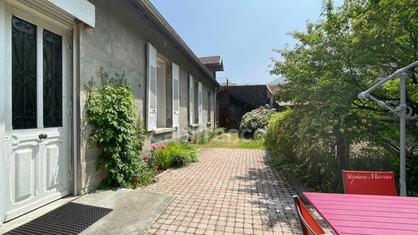SAVOIE (73), à vendre vallée de La Maurienne, maison atypique (ancienne usine), P12 de 450m², terrain 3500m², Gîte