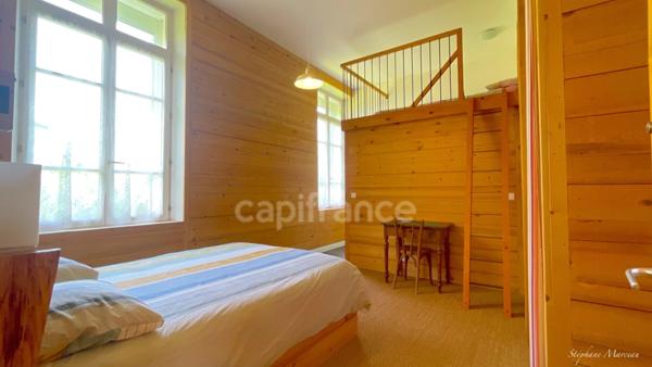 SAVOIE (73), à vendre vallée de La Maurienne, maison atypique (ancienne usine), P12 de 450m², terrain 3500m², Gîte