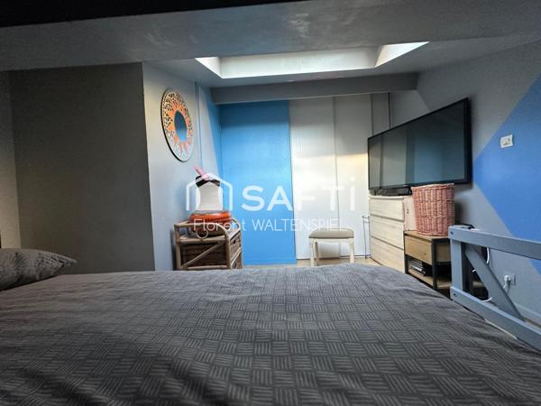 Un véritable cocon au calme, à deux pas de la place Stalingrad : luminosité, charme et tranquillité réunis.