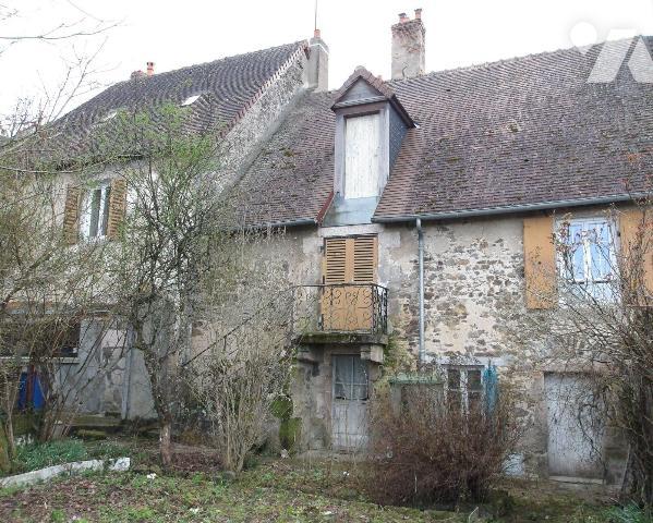 A BOUSSAC (23) CREUSE, A vendre maison ancienne en pierres de granit dans le quartier historiqu...
