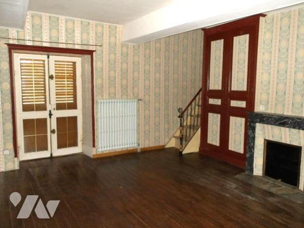 A BOUSSAC (23) CREUSE, A vendre maison ancienne en pierres de granit dans le quartier historiqu...