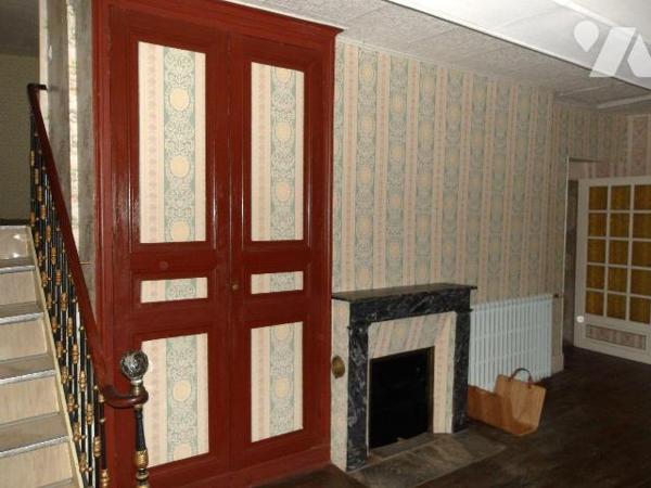 A BOUSSAC (23) CREUSE, A vendre maison ancienne en pierres de granit dans le quartier historiqu...