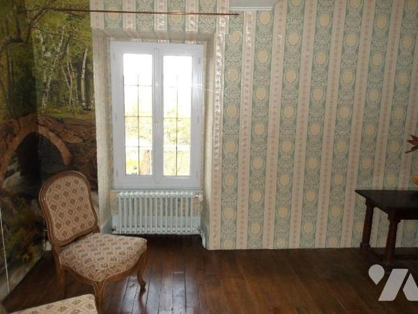 A BOUSSAC (23) CREUSE, A vendre maison ancienne en pierres de granit dans le quartier historiqu...