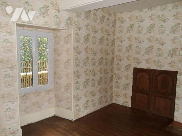 A BOUSSAC (23) CREUSE, A vendre maison ancienne en pierres de granit dans le quartier historiqu...