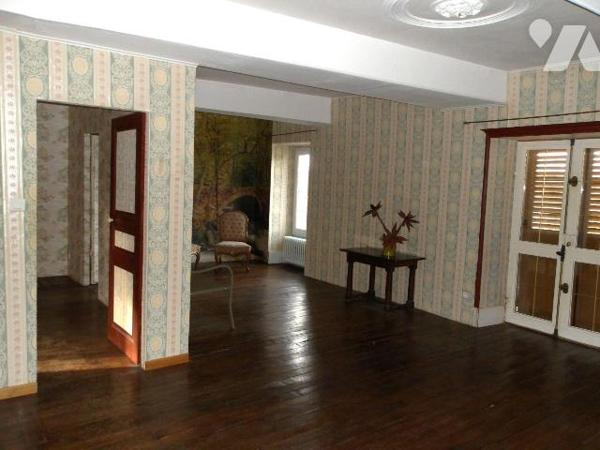 A BOUSSAC (23) CREUSE, A vendre maison ancienne en pierres de granit dans le quartier historiqu...