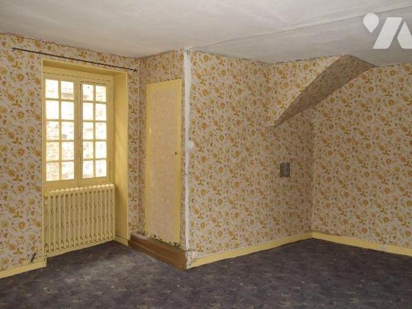 A BOUSSAC (23) CREUSE, A vendre maison ancienne en pierres de granit dans le quartier historiqu...