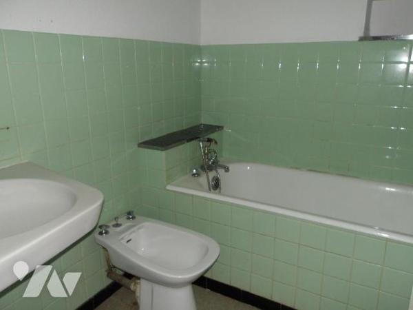 A BOUSSAC (23) CREUSE, A vendre maison ancienne en pierres de granit dans le quartier historiqu...