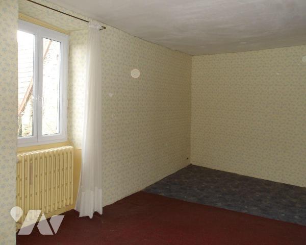 A BOUSSAC (23) CREUSE, A vendre maison ancienne en pierres de granit dans le quartier historiqu...