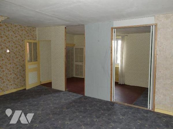 A BOUSSAC (23) CREUSE, A vendre maison ancienne en pierres de granit dans le quartier historiqu...