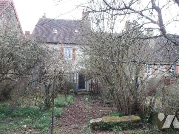 A BOUSSAC (23) CREUSE, A vendre maison ancienne en pierres de granit dans le quartier historiqu...