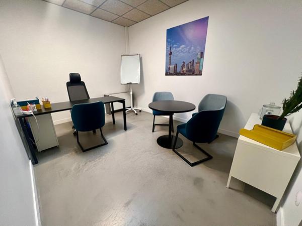 LABEGE - Bureau de 13 m² meublé