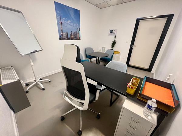 LABEGE - Bureau de 13 m² meublé