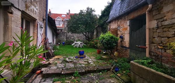 Maison de ville à vendre à Langres en Haute-Marne (52200), ref : ARAUR116023