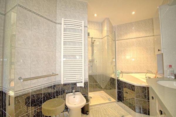 Maison au Parc de la Haye à Avrillé, 8 pièce(s) sur 190 m2 habitables
