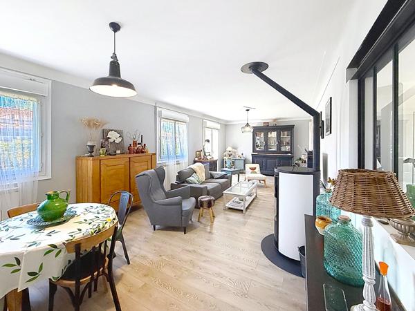 VILLA DE PLAIN-PIED ENTIÈREMENT RÉNOVÉE ET AU CALME ABSOLU SUR UN MAGNIFIQUE TERRAIN DE 1766 M² À VERNIOLLE !