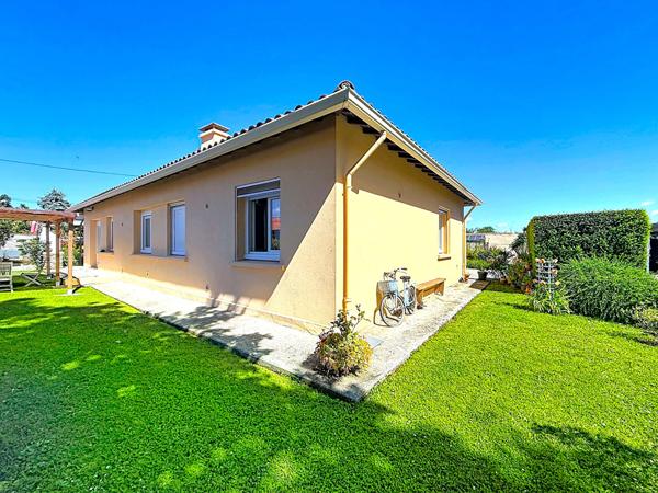 VILLA DE PLAIN-PIED ENTIÈREMENT RÉNOVÉE ET AU CALME ABSOLU SUR UN MAGNIFIQUE TERRAIN DE 1766 M² À VERNIOLLE !