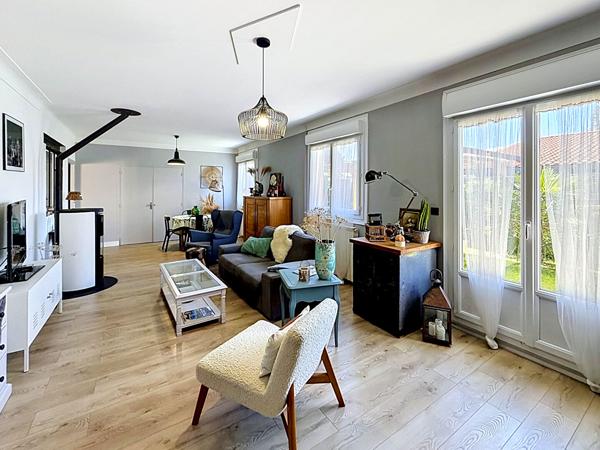 VILLA DE PLAIN-PIED ENTIÈREMENT RÉNOVÉE ET AU CALME ABSOLU SUR UN MAGNIFIQUE TERRAIN DE 1766 M² À VERNIOLLE !