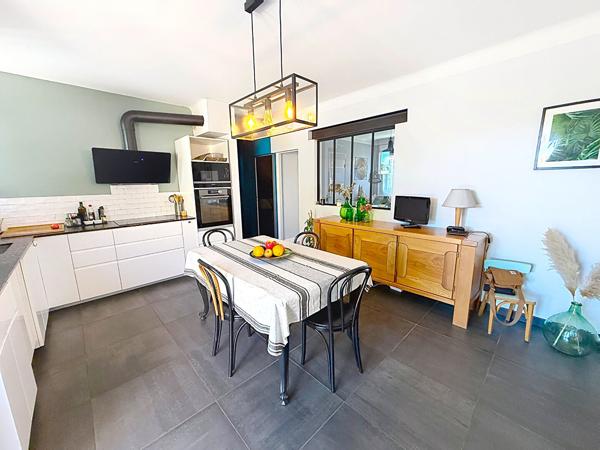 VILLA DE PLAIN-PIED ENTIÈREMENT RÉNOVÉE ET AU CALME ABSOLU SUR UN MAGNIFIQUE TERRAIN DE 1766 M² À VERNIOLLE !
