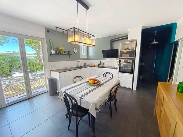 VILLA DE PLAIN-PIED ENTIÈREMENT RÉNOVÉE ET AU CALME ABSOLU SUR UN MAGNIFIQUE TERRAIN DE 1766 M² À VERNIOLLE !