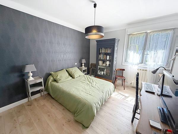 VILLA DE PLAIN-PIED ENTIÈREMENT RÉNOVÉE ET AU CALME ABSOLU SUR UN MAGNIFIQUE TERRAIN DE 1766 M² À VERNIOLLE !